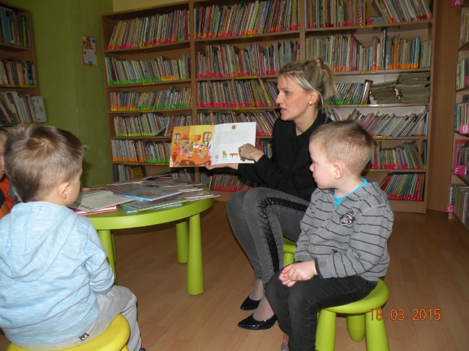 Poranek w bibliotece